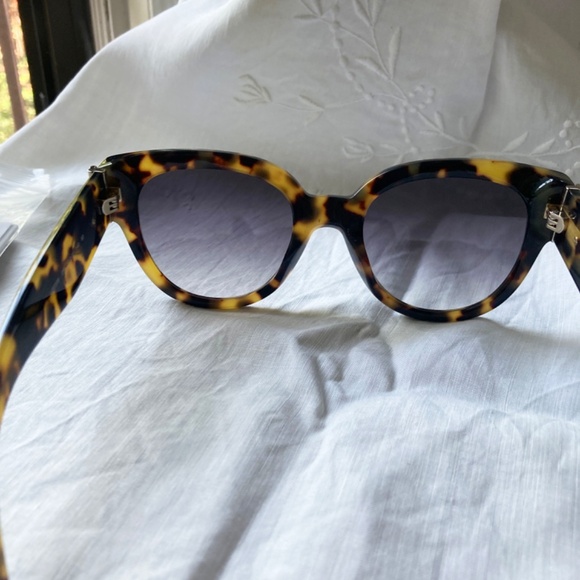 Longchamp Cateye Oversized Tortoise Sunglasses LO733S - Picture 2 of 8